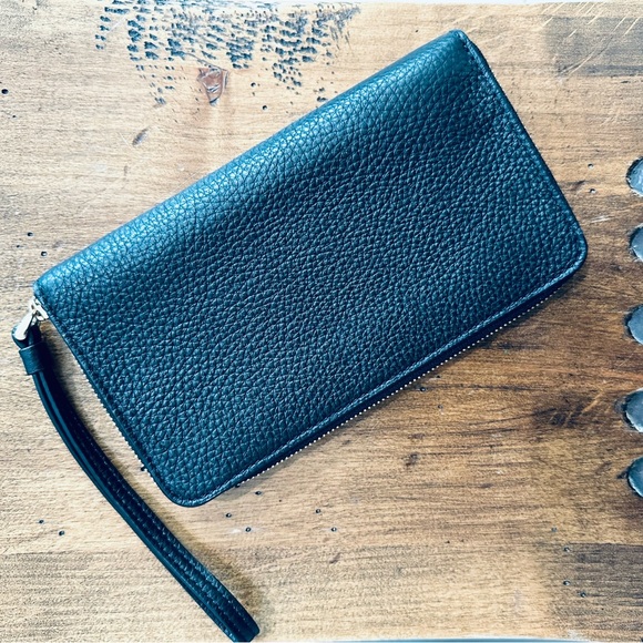 Black Leather Coach Wristlet or Wallet - Picture 4 of 9